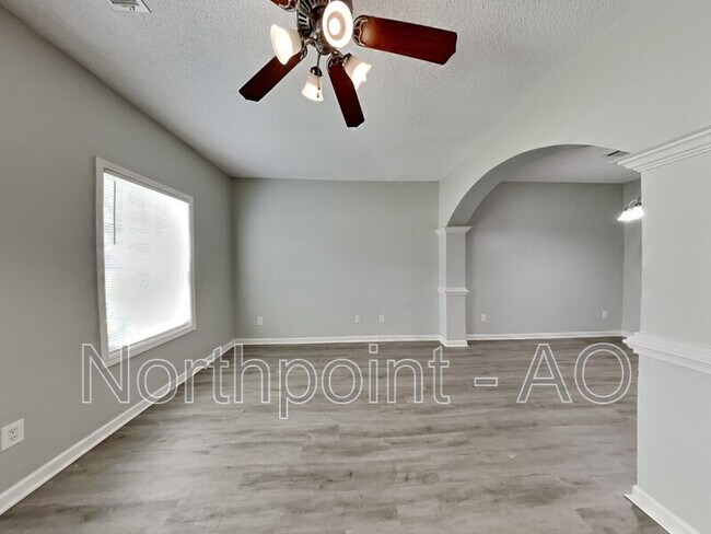 Foto del edificio - 8616 Thomas Ln