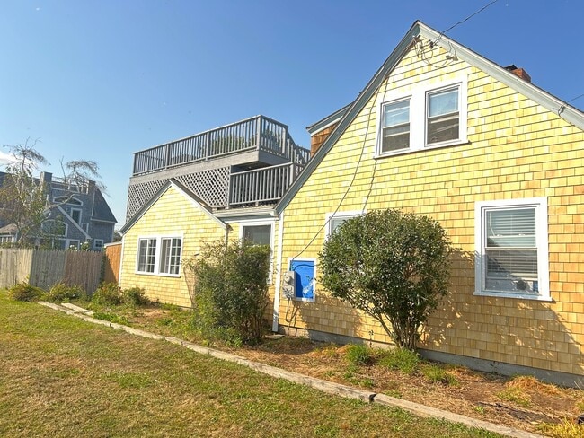 Unit with rooftop deck - 30 Ninigret Ave
