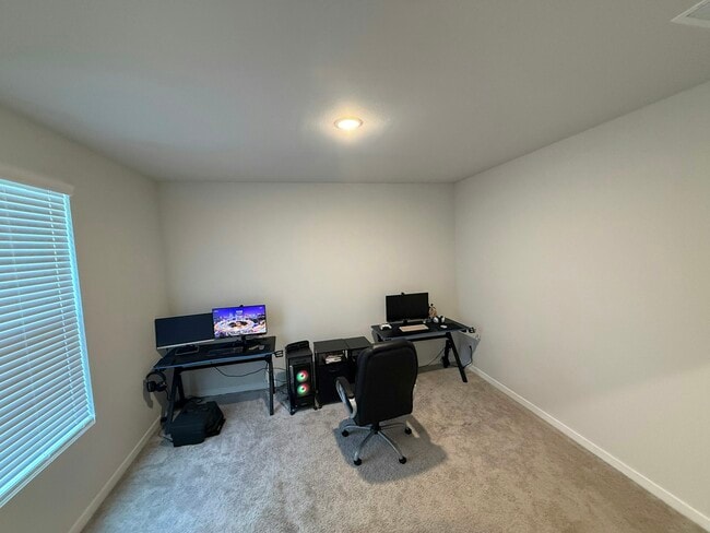Building Photo - 25105 Pomegranate Pl