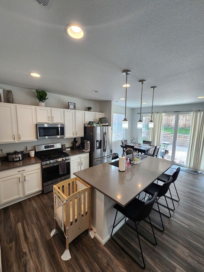 Building Photo - Beautiful 3-Bed, 3-Bath Home on a Spacious...