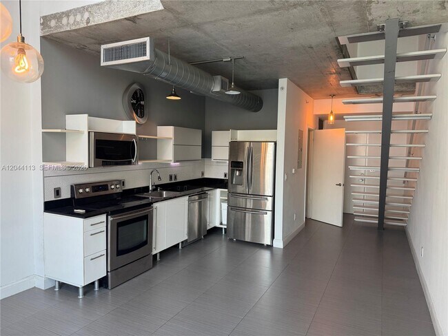 Foto del edificio - 690 SW 1st Ct