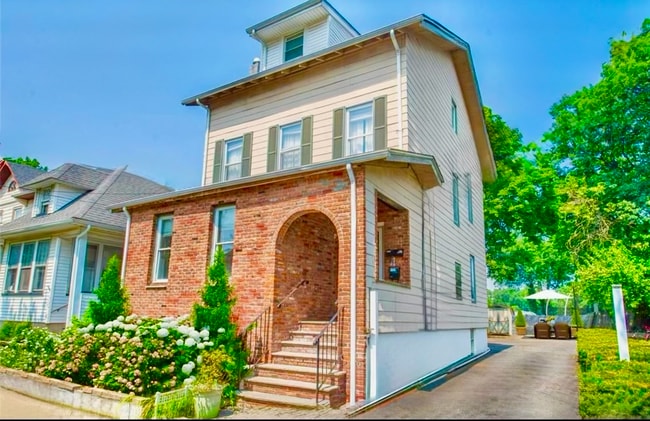 Building Photo - 45 Essex Ave