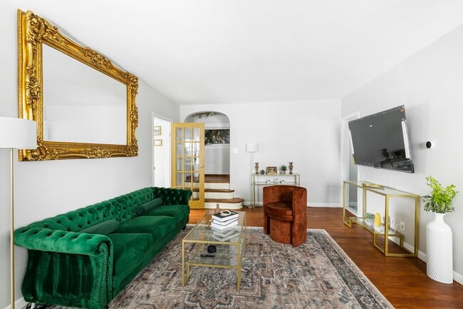 Photo - 99-15 199th St House