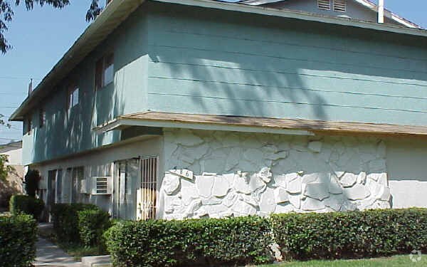 Building Photo - 586 Penrose Dr