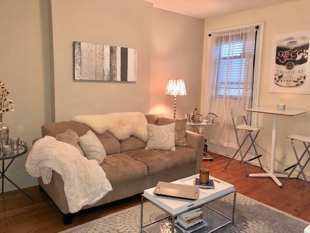 Primary Photo - 914 Park Ave