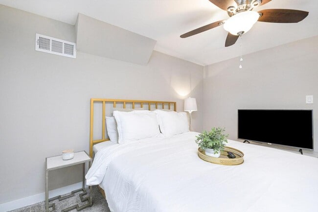 Foto del edificio - 1452 Akridge St NW