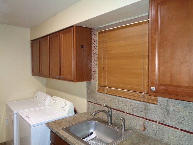 Foto del edificio - 676 Jennifer Jean Dr