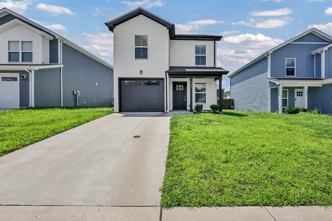 Foto del edificio - Beautiful 3-bed, 2.5-bath home with a bright, open floor plan.