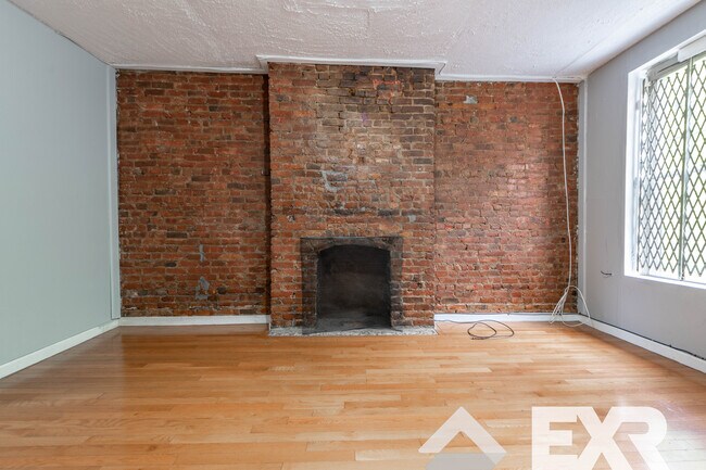 Building Photo - 107 5th Ave