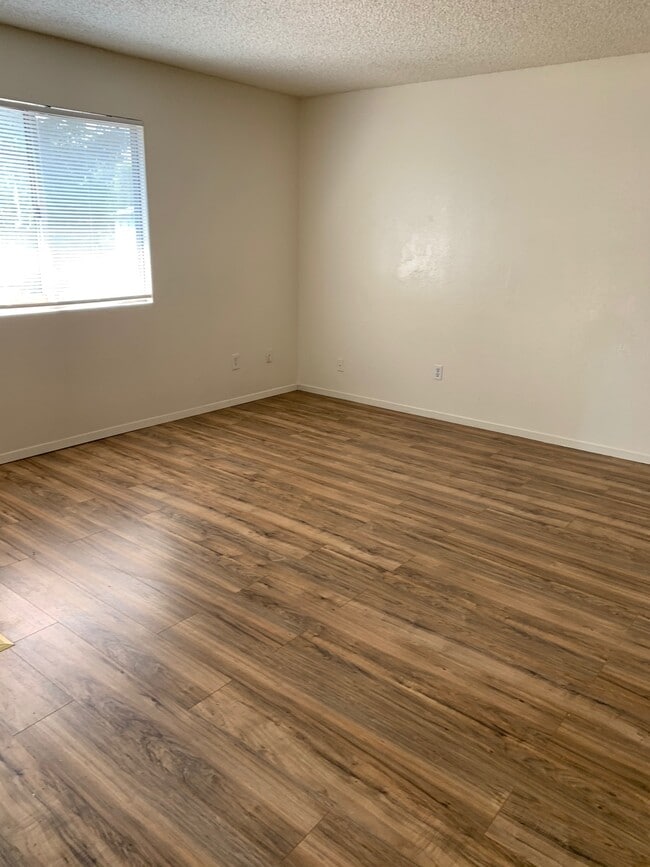 Living Room - 59 S Rogers Ln