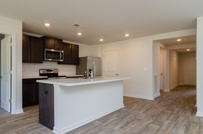 Building Photo - 611 Avington Ln NE