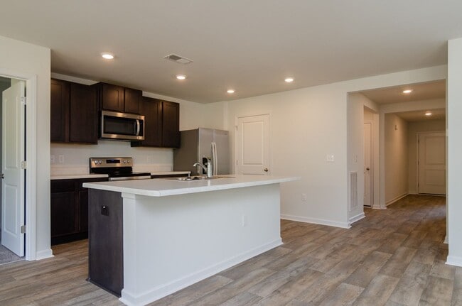 Foto del edificio - 611 Avington Ln NE