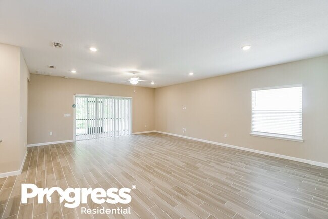 Foto del edificio - 6304 Starlight Dr