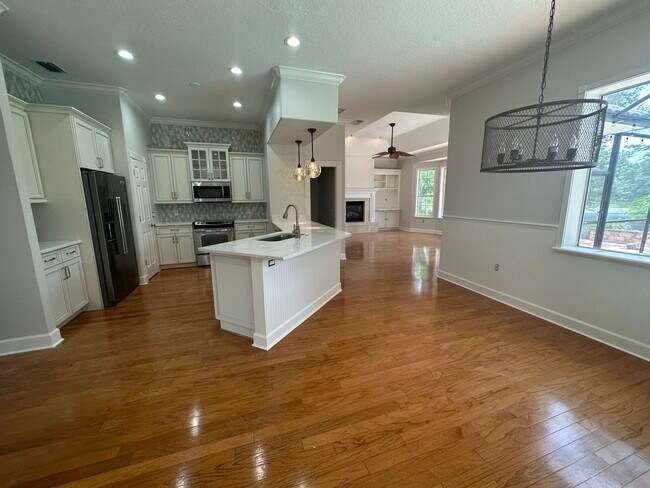 Building Photo - 4910 Old Creek Dr