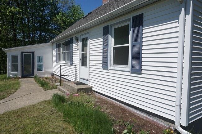 Building Photo - 34 Fairview Ave