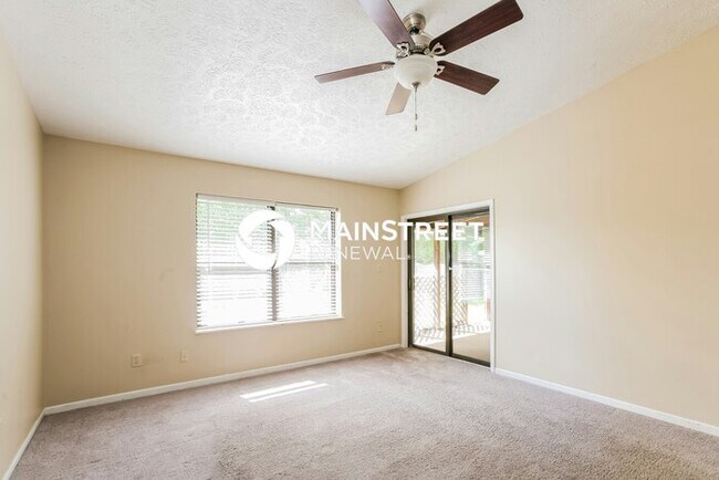 Foto del edificio - 3 Bedroom Pet-Friendly Home in Indianapolis, IN with Main Street Renewal