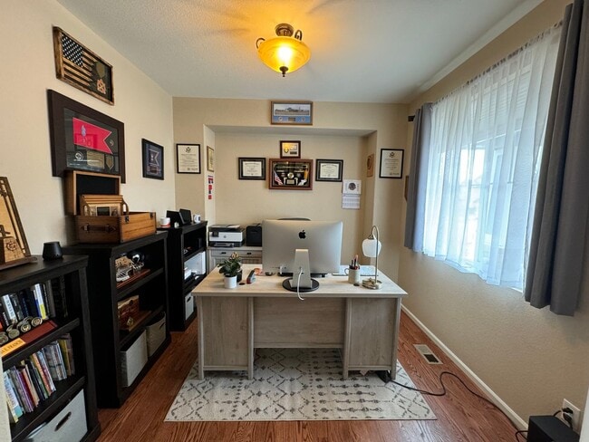 Building Photo - Lovely 3 Bedroom with unfinished walk out ...