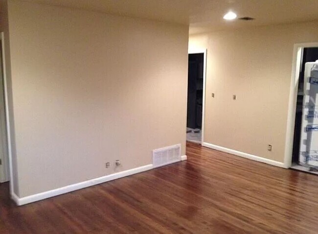 Foto del edificio - Available August 1st!  3-Bedroom, 1-Bathroom Home, Near Downtown Fayetteville
