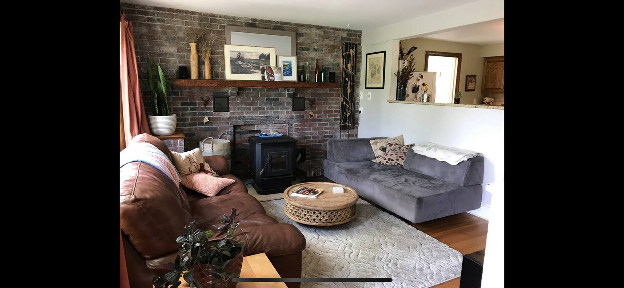 Primary Photo - 120 Douglass St