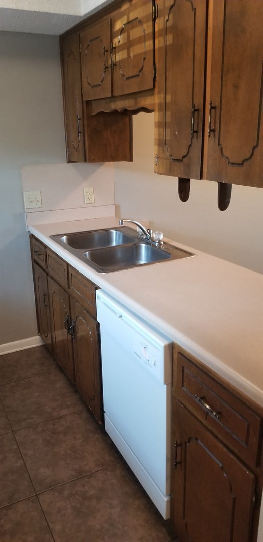 Building Photo - Crestview Apt 2BD 1.5 BA