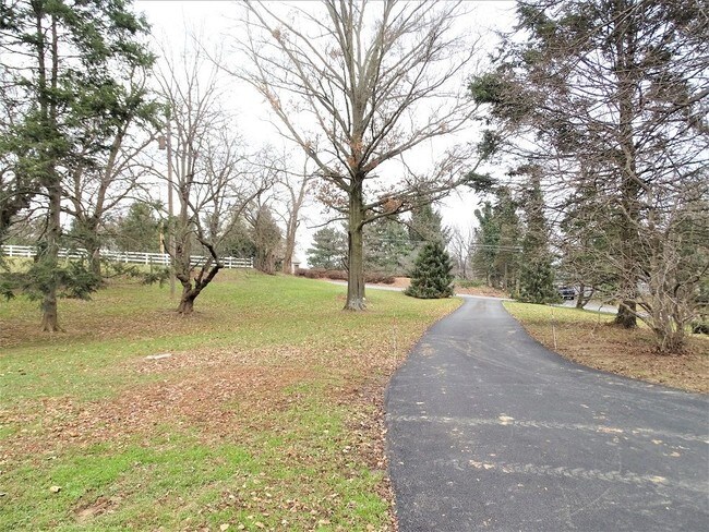 Foto del edificio - 1012 Log Cabin Rd