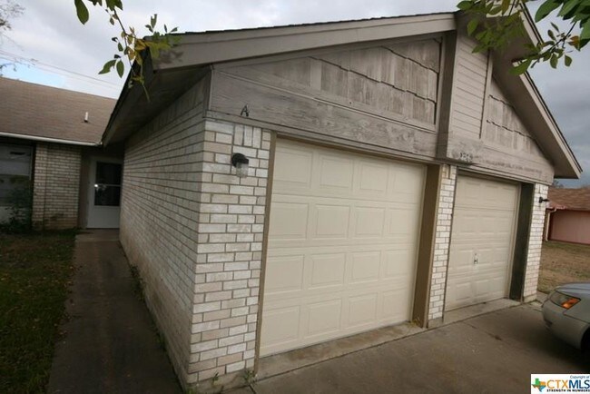 Building Photo - 2302 Shoemaker Dr