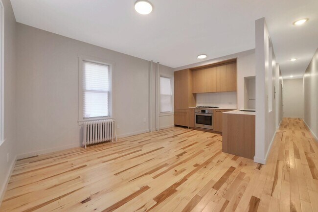 Foto del edificio - 50 Reservoir Ave