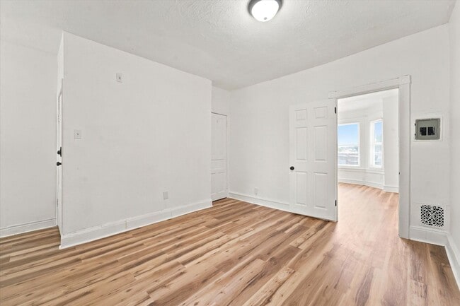 Building Photo - 1213 N 60th St