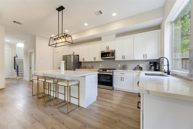 Foto del edificio - 6835 Weston St