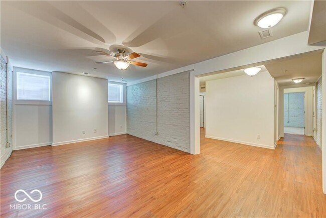 Building Photo - 655 E 24th St