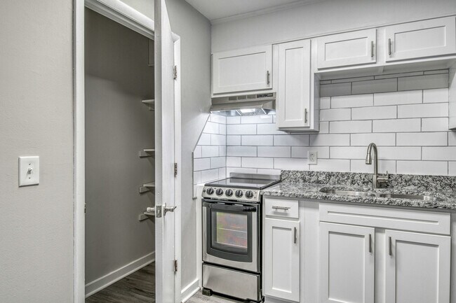 Despensa Premier de 1 dormitorio - Village Green Apartment Homes