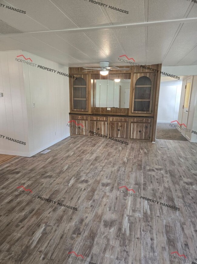 Building Photo - STATUS: *AVAILABLE* |  R255E | $2850 ( FARM PROPERTY- LIVESTOCK WELCOME)