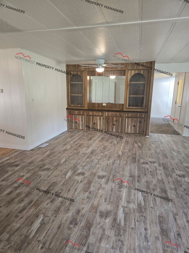 Foto del edificio - STATUS: *AVAILABLE* |  R255E | $2850 ( FARM PROPERTY- LIVESTOCK WELCOME)