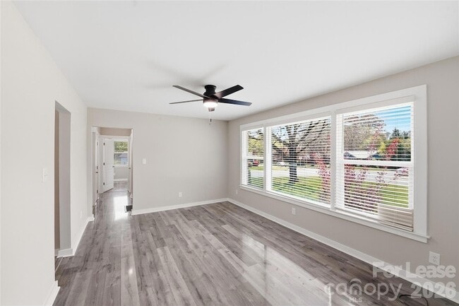 Building Photo - 2301 Shamrock Dr