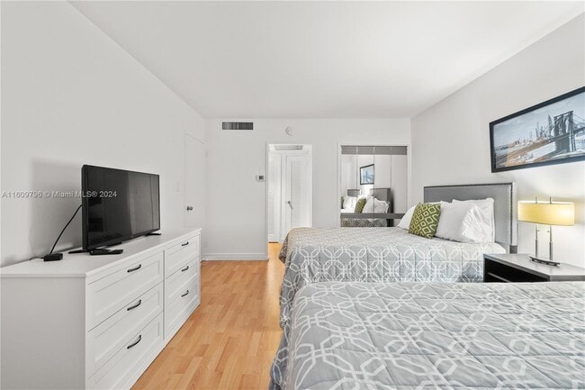 Building Photo - 5161 Collins Avenue Apt #601, Miami Beach,...