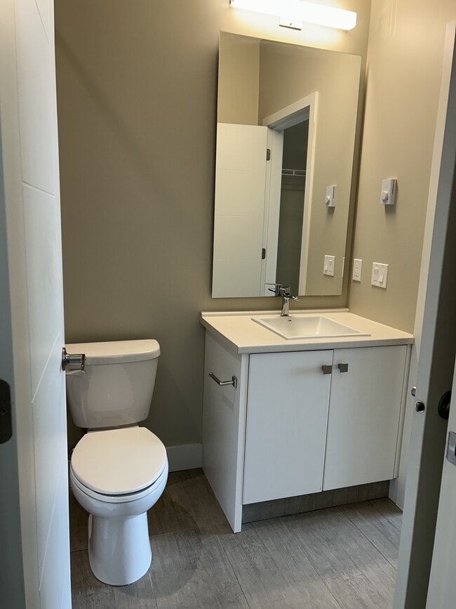 Building Photo - 1958-1958 N Parallel Rd