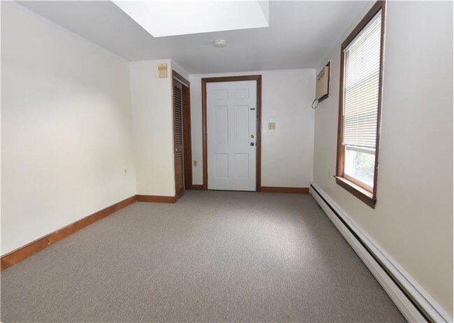 Building Photo - 92 Elm St