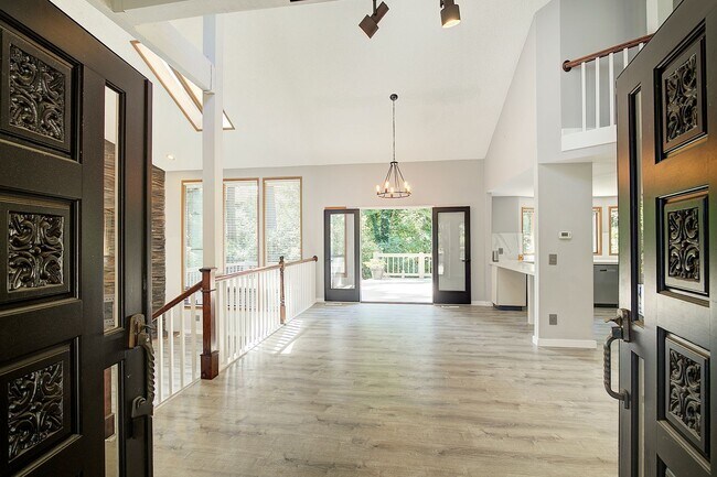 Building Photo - 5Bd/2.5Ba Kirkland Home