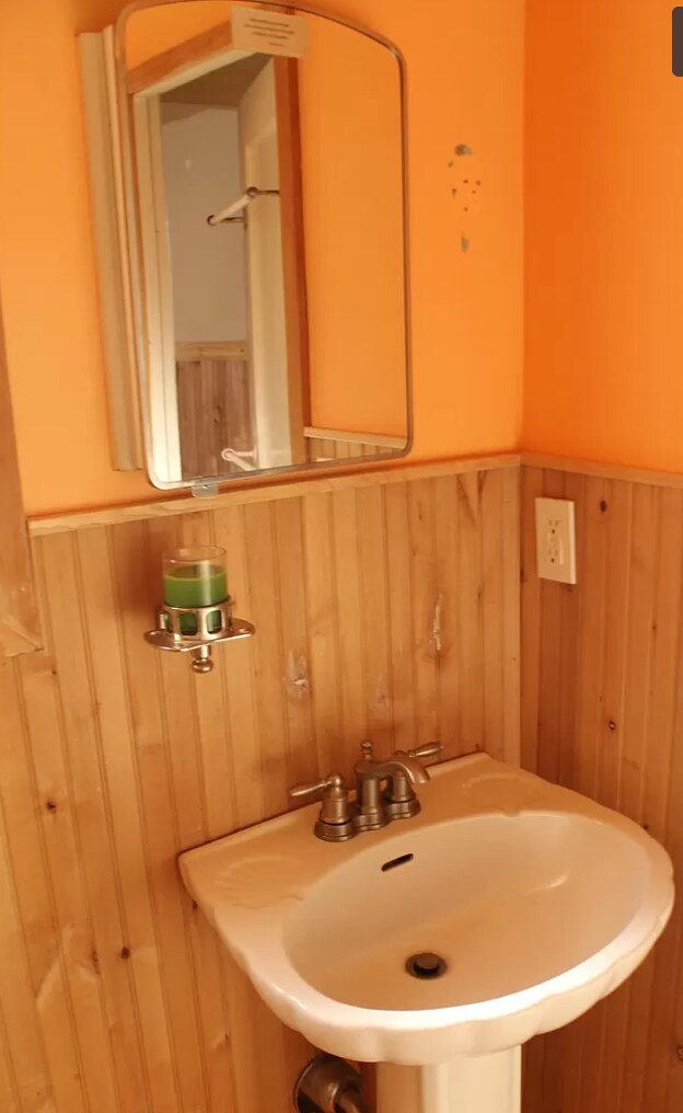 Building Photo - 2423 12th Ave