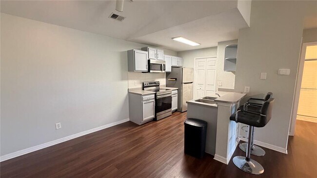 Foto del edificio - 8849 Latrec Ave