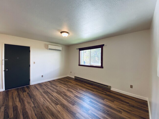 Building Photo - 711 N Montana Ave