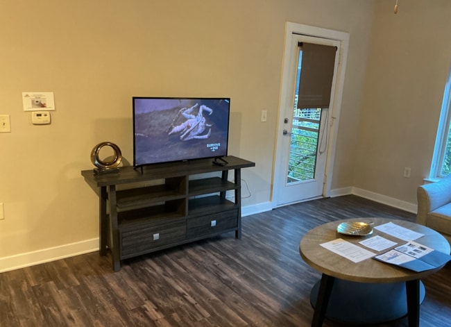 Building Photo - Elizabeth Square