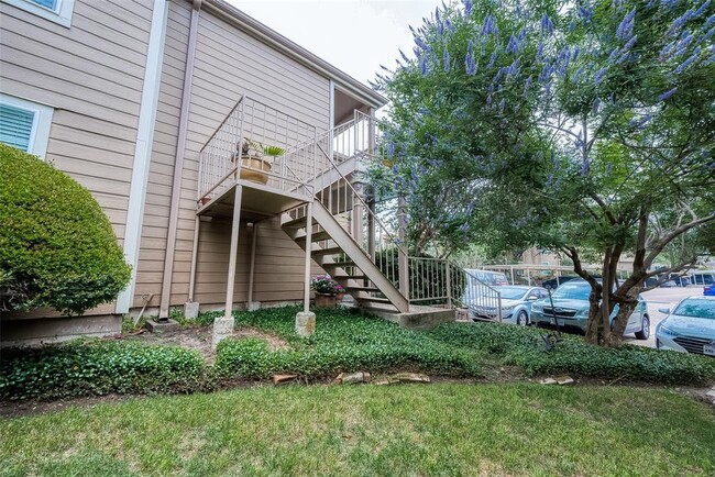 Building Photo - 1880 White Oak Dr