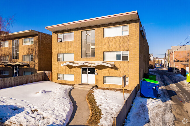Building Photo - 1711 Mount Royal Apartments