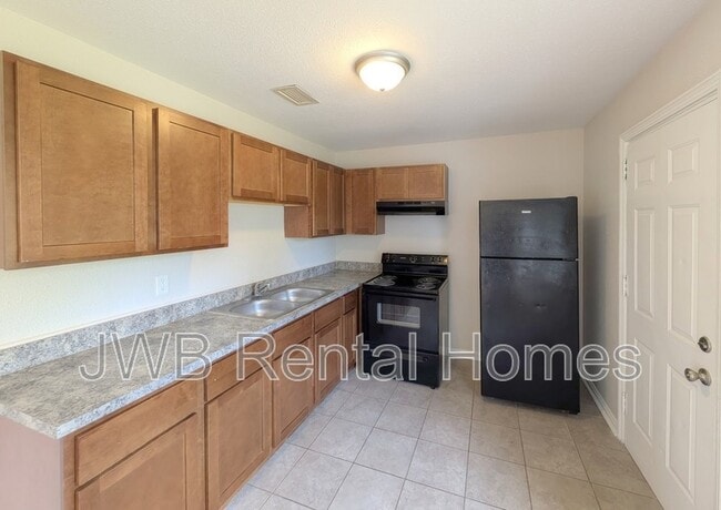 Building Photo - 7818 Caxton Cir W