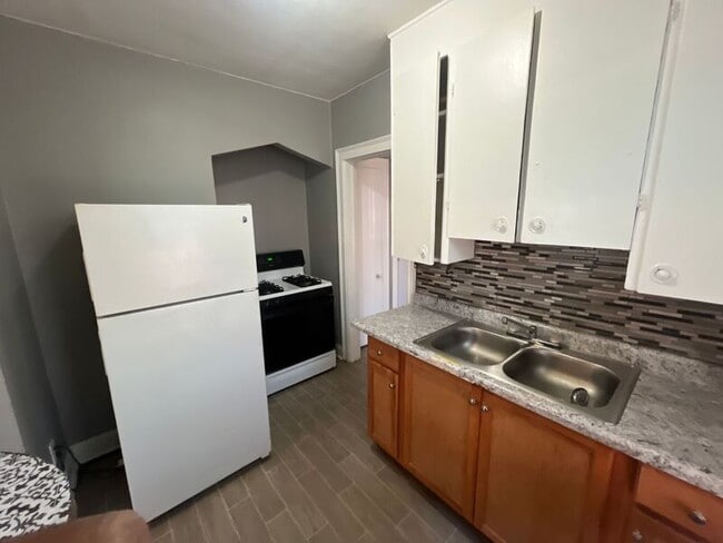 Foto del edificio - 4066 Tyler St
