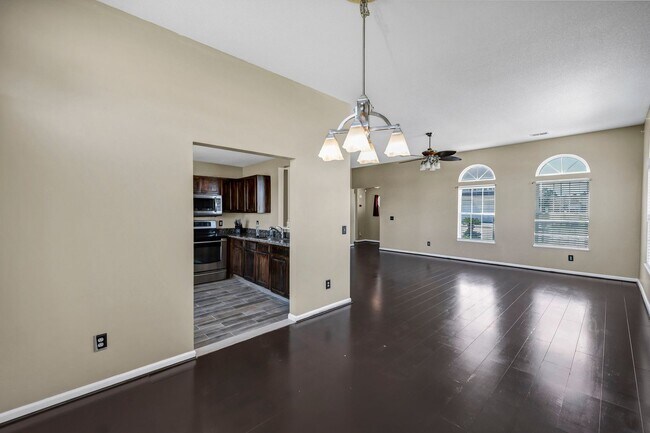 Foto del edificio - Bright & Spacious 3 Bedroom Home on Nearly Half an Acre in Gaston!