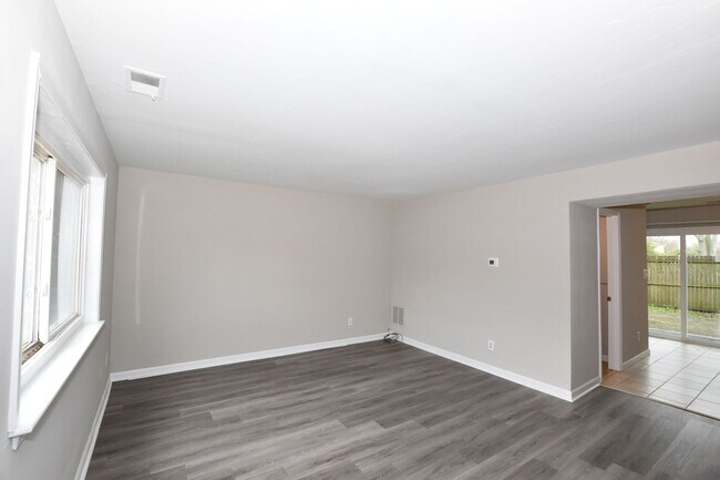 Building Photo - 3 Bedroom 1.5 bathrooms