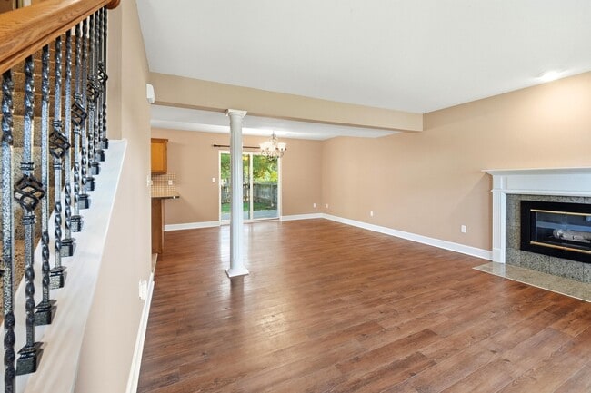 Building Photo - 401 S Village Cir