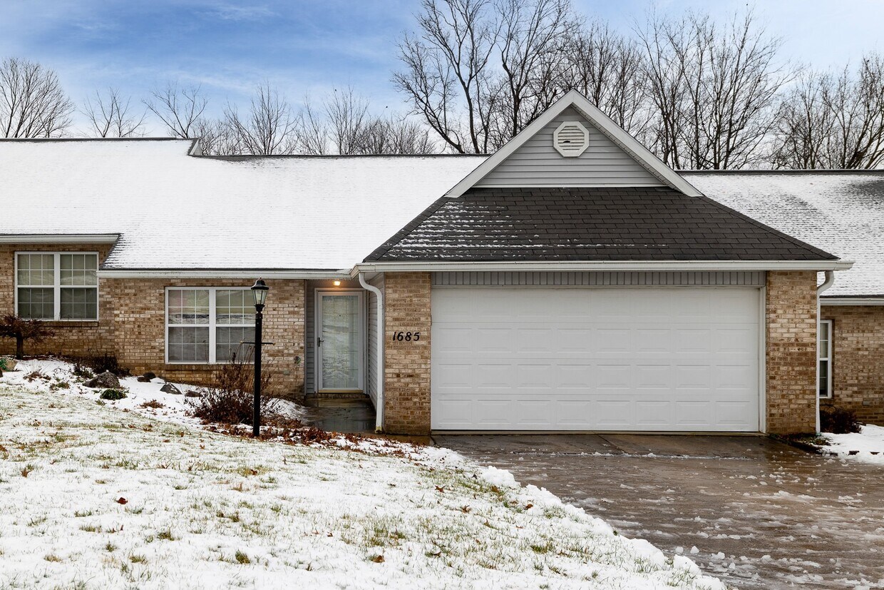 1685 Riva Ridge Dr Unit Main, Mansfield, OH 44904 Condo for Rent in